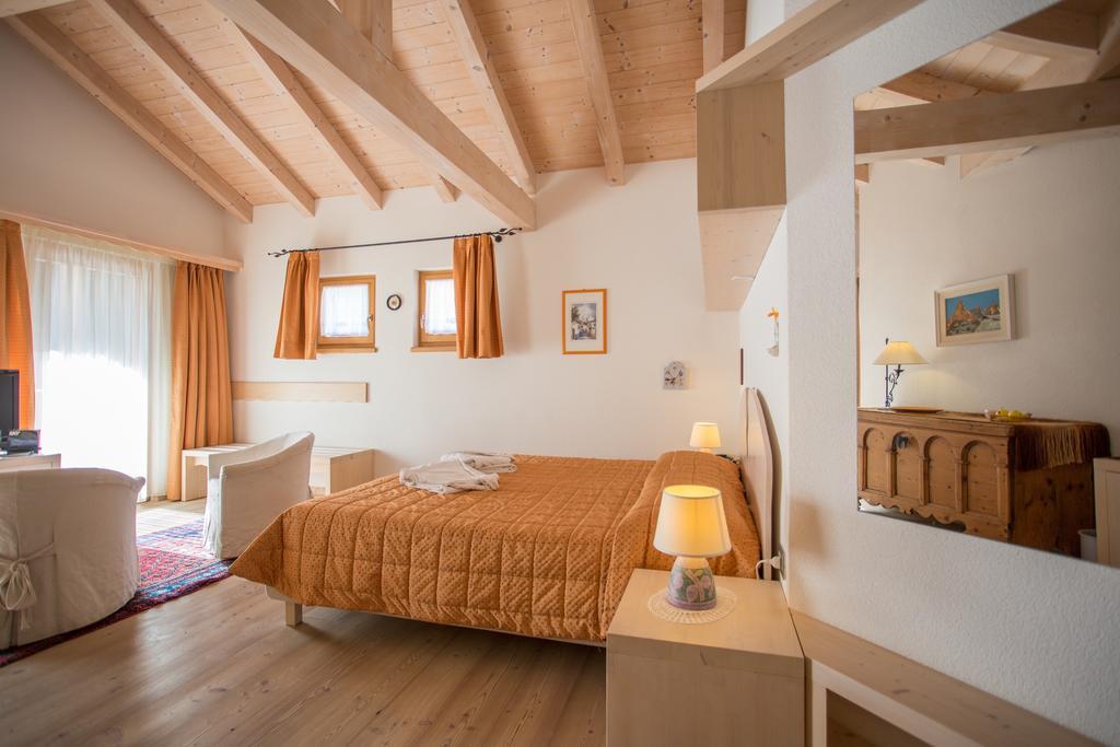 Castelir Suite Hotel Panchia Habitación foto