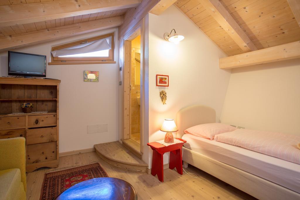 Castelir Suite Hotel Panchia Habitación foto